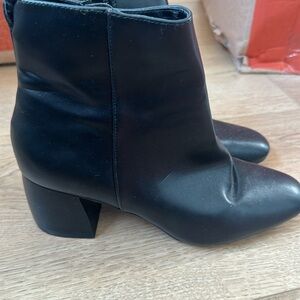 Chinese Laundry Size 8 black ankle boots